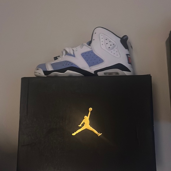Air Jordan 6 unc’sthey are barley worn good condition.